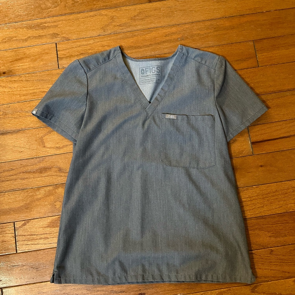 Figs 1 pocket scrub top